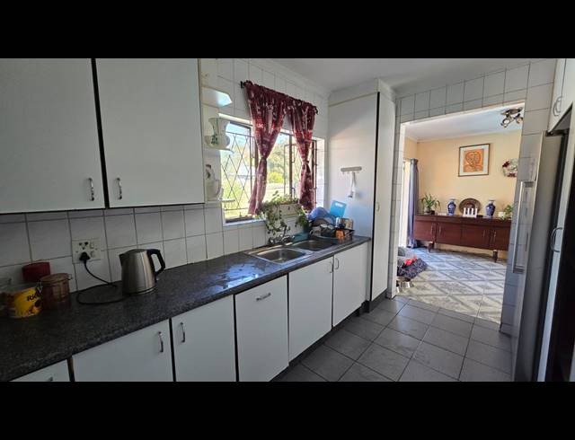 3 BEDROOM FREEHOLD FOR SALE IN BRACKENDOWNS